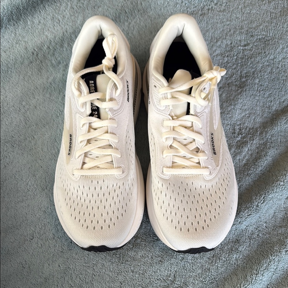 Brooks White Athletic Running Shoes with Breathable Upper